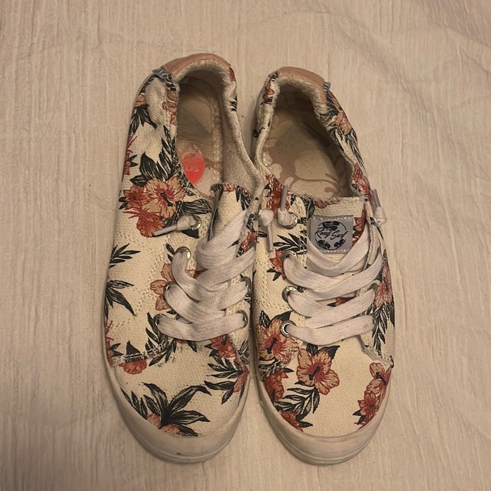 Roxy bayshore III size 8.5 flower design